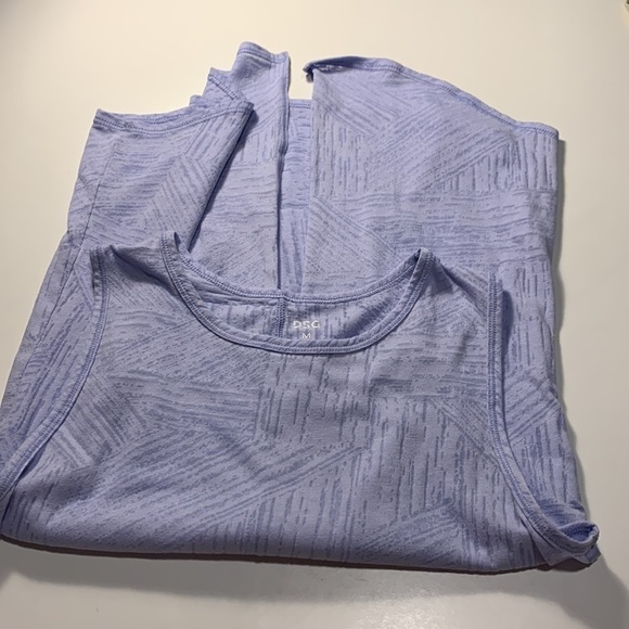 DSH Lavender Color Top Size M- Great Condition Lovely Color and Design- No Label - Picture 8 of 9